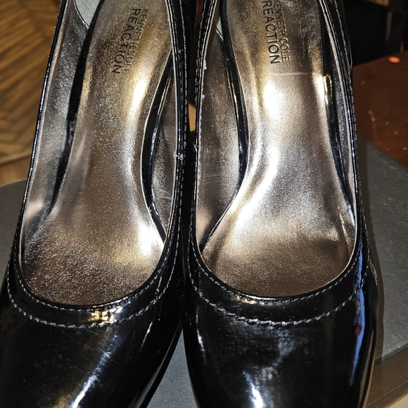 KENNETH COLE REACTION PROTO GRAPH faux patent leather platform pumps - Picture 5 of 7